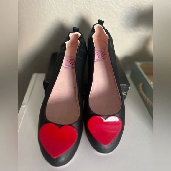 SIZE 8 Women's Black and Red Heart Flats - Picture 8 of 9